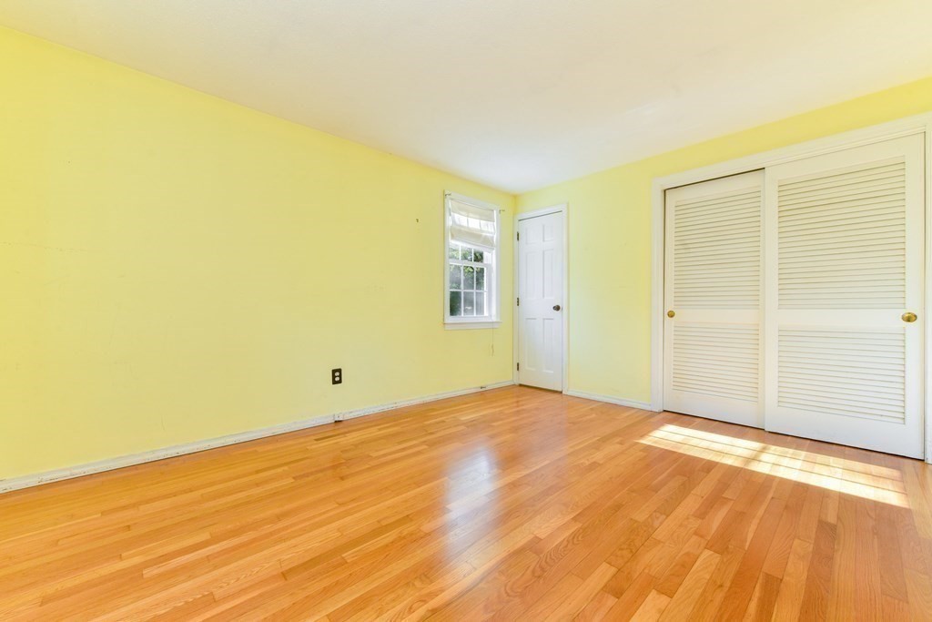 1005 Old Stage Road Barnstable, MA 02632 - Photo 8 of 12 Gallery Image 8