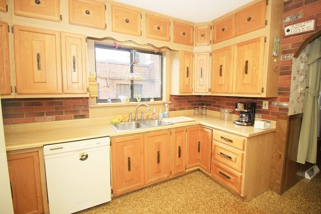 195 Millbury Street Worcester, MA 01610 - Photo 3 of 40