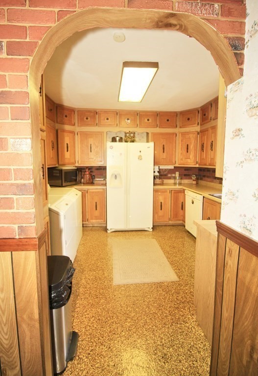 195 Millbury Street Worcester, MA 01610 - Photo 6 of 40