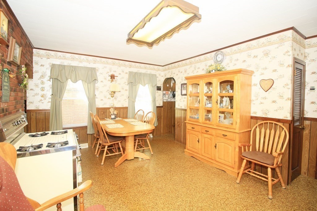 195 Millbury Street Worcester, MA 01610 - Photo 7 of 40