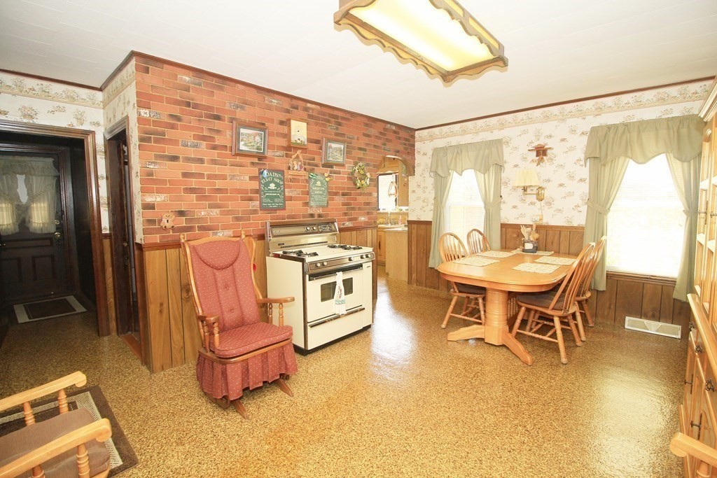 195 Millbury Street Worcester, MA 01610 - Photo 9 of 40