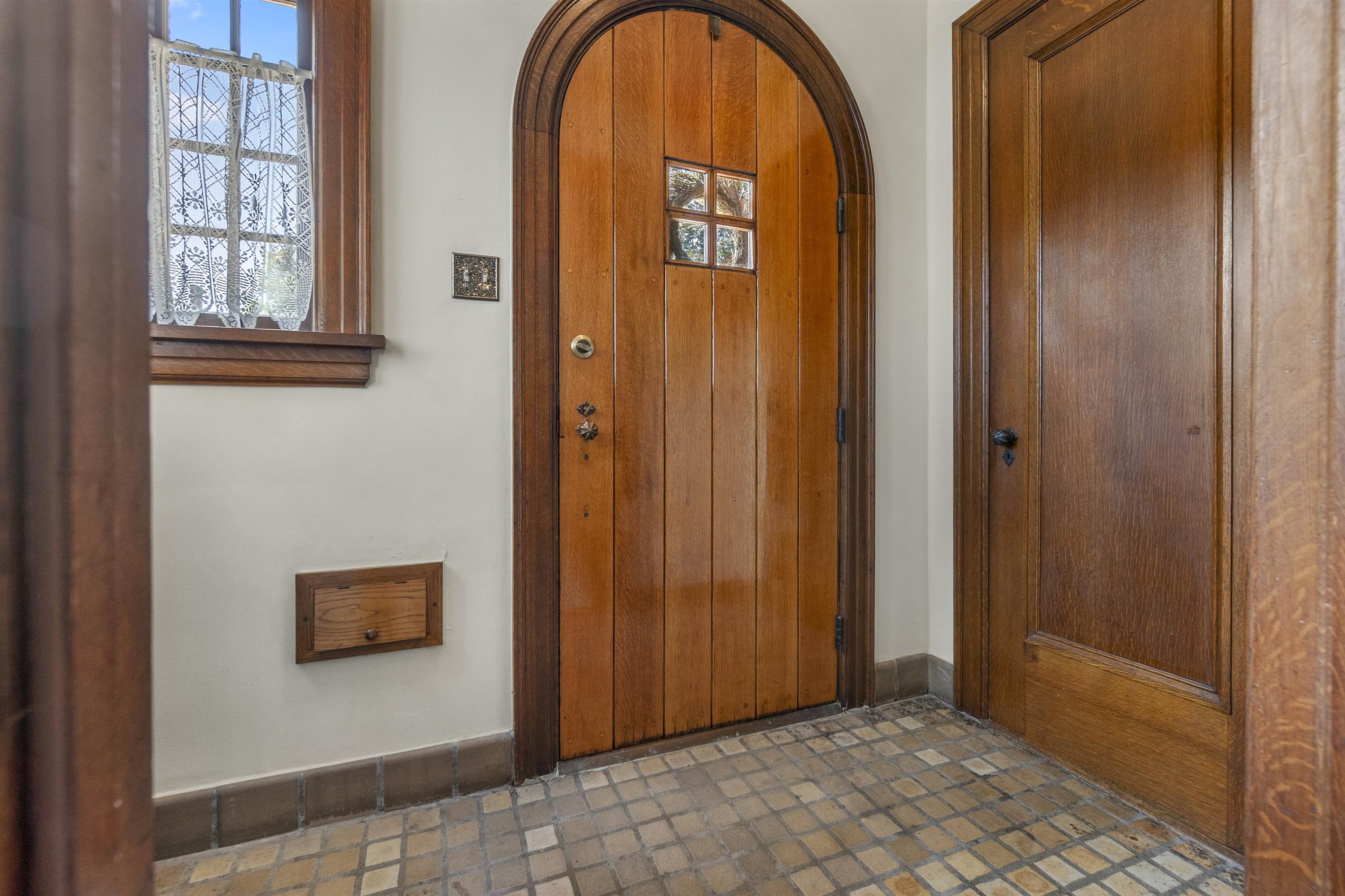 1823 College Avenue Racine, WI 53403 - Photo 6 of 63