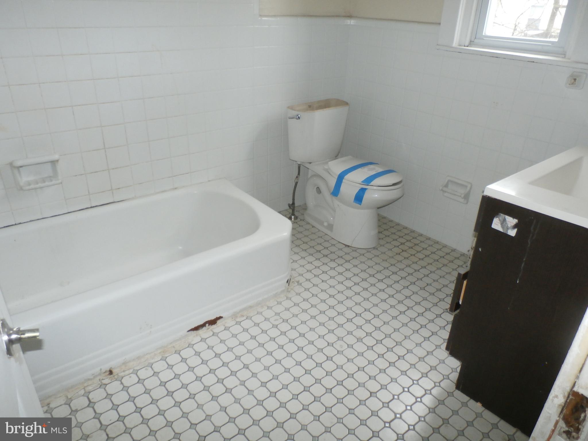 23 East Mowry Street Chester, PA 19013 - Photo 12 of 12 Bath