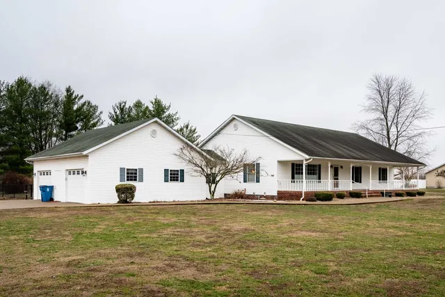 $325,000 | 16245 North McCauley Lane, Mount Vernon, IL 62864