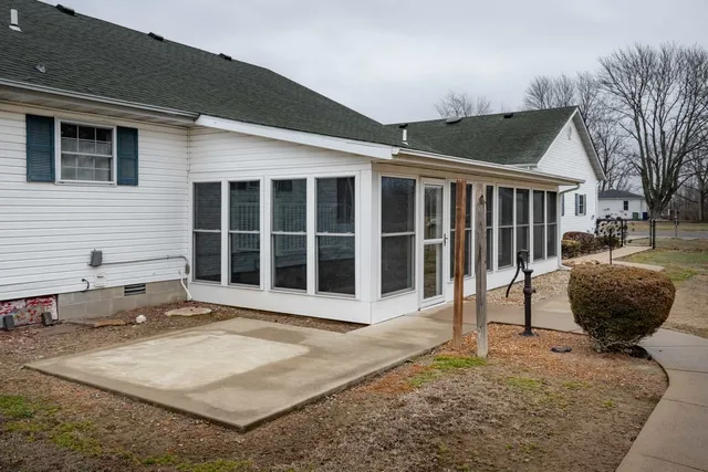 $325,000 | 16245 North McCauley Lane, Mount Vernon, IL 62864