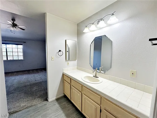$1,840 | 2851 South Valley View Boulevard, Unit 1071, Las Vegas, NV 89102