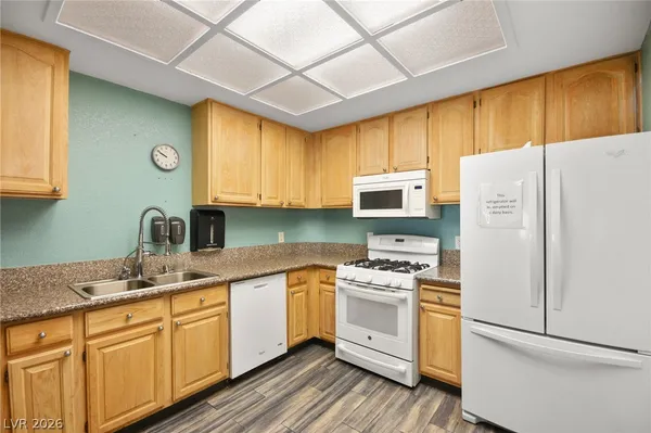 $1,840 | 2851 South Valley View Boulevard, Unit 1071, Las Vegas, NV 89102