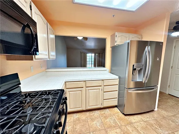 $1,840 | 2851 South Valley View Boulevard, Unit 1071, Las Vegas, NV 89102