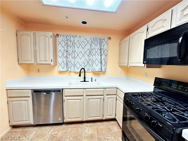 $1,840 | 2851 South Valley View Boulevard, Unit 1071, Las Vegas, NV 89102