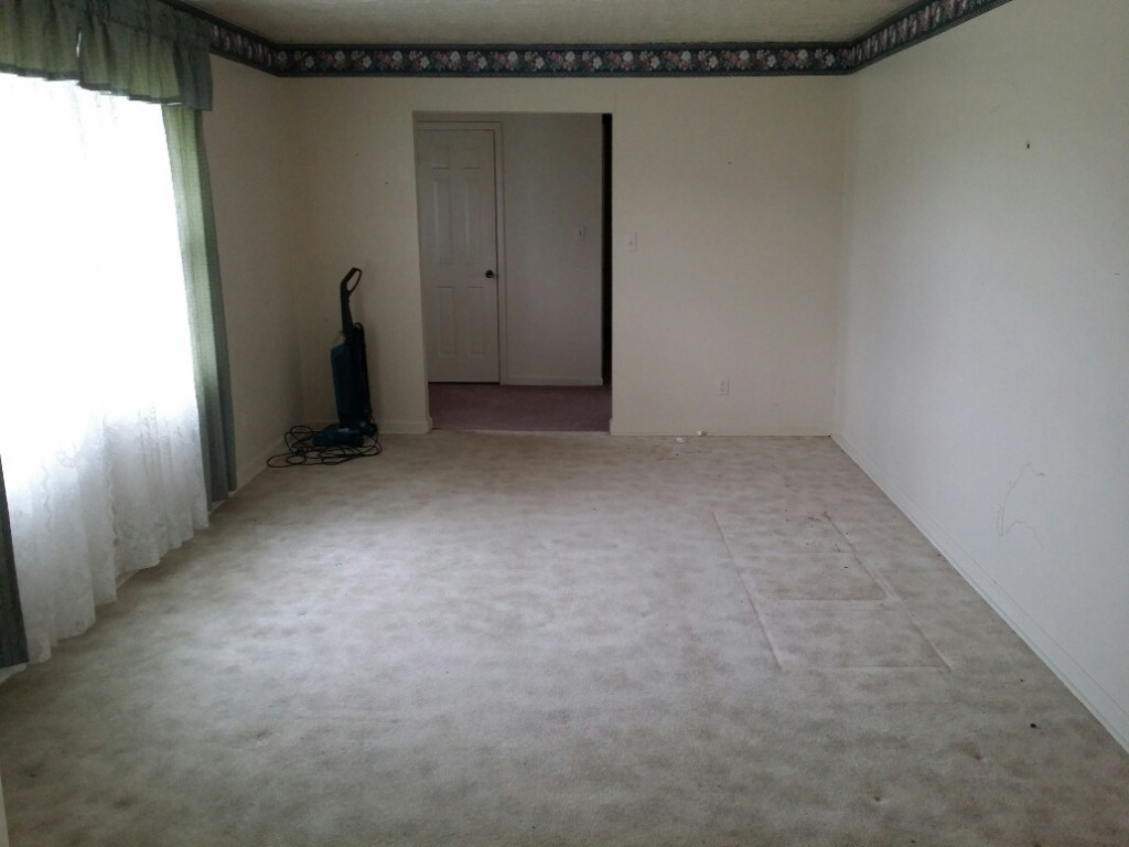 5736 Powell Valley Road Big Stone Gap, VA 24219 - Photo 4 of 24 Formal living room