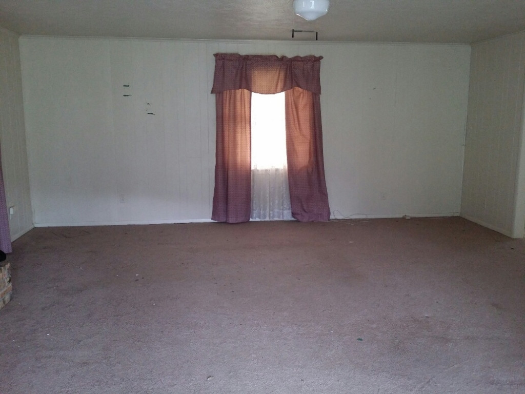 5736 Powell Valley Road Big Stone Gap, VA 24219 - Photo 5 of 24 Large den