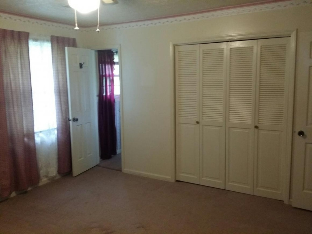 5736 Powell Valley Road Big Stone Gap, VA 24219 - Photo 10 of 24 master bedroom