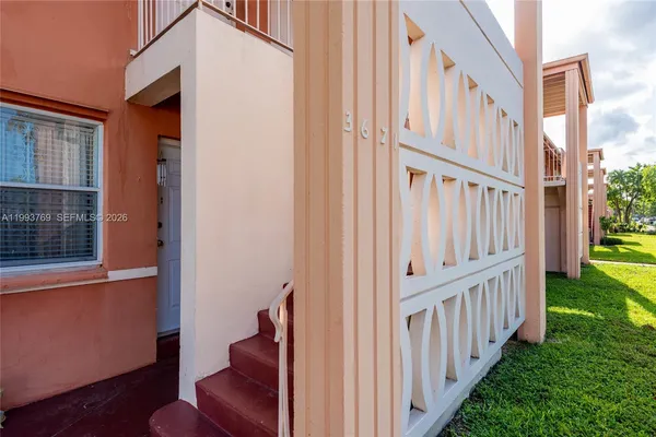 $1,800 | 3671 Southwest 11th Street, Unit 9B, Miami, FL 33135