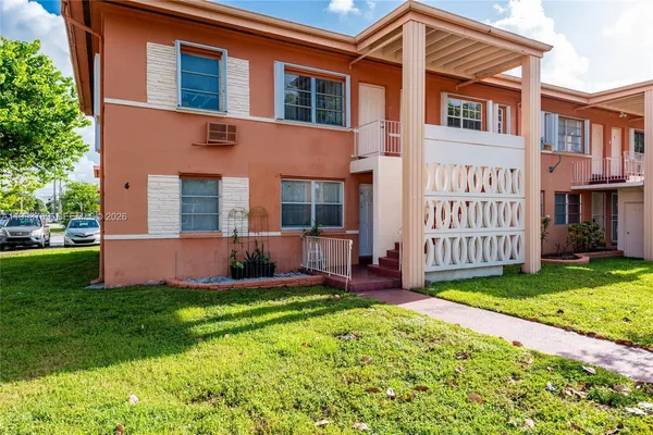 $1,800 | 3671 Southwest 11th Street, Unit 9B, Miami, FL 33135