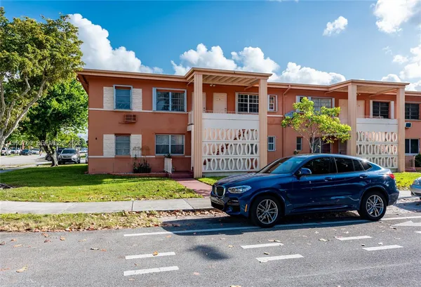 $1,800 | 3671 Southwest 11th Street, Unit 9B, Miami, FL 33135
