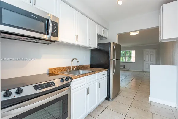 $1,800 | 3671 Southwest 11th Street, Unit 9B, Miami, FL 33135