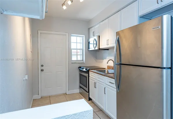 $1,800 | 3671 Southwest 11th Street, Unit 9B, Miami, FL 33135