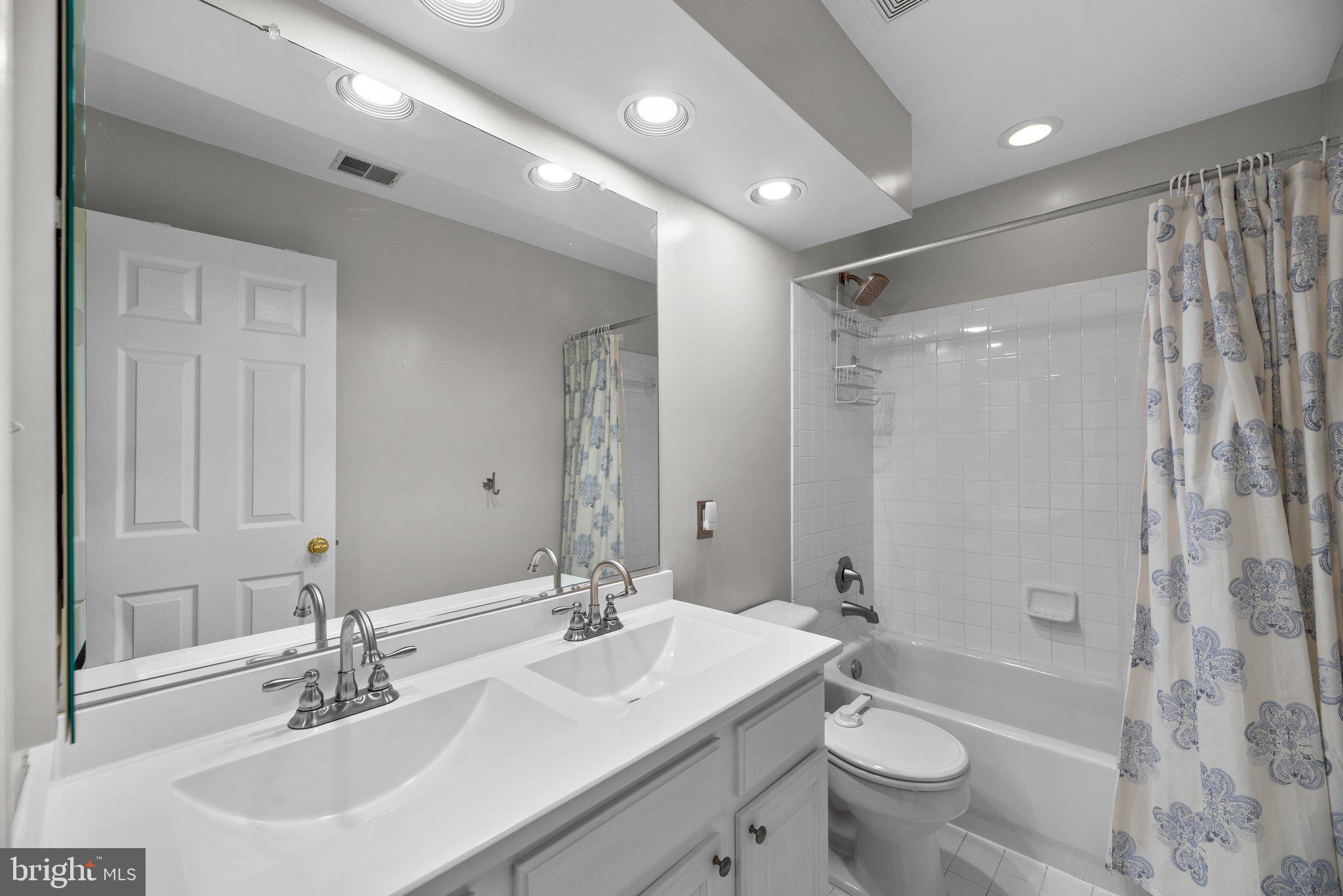13909 Rockingham Road Germantown, MD 20874 - Photo 18 of 42 Gallery Image 18