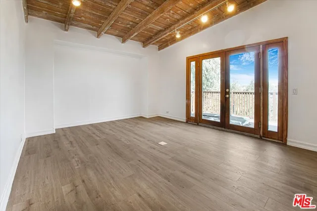 $6,000 | 960 North Tigertail Road, Los Angeles, CA 90049