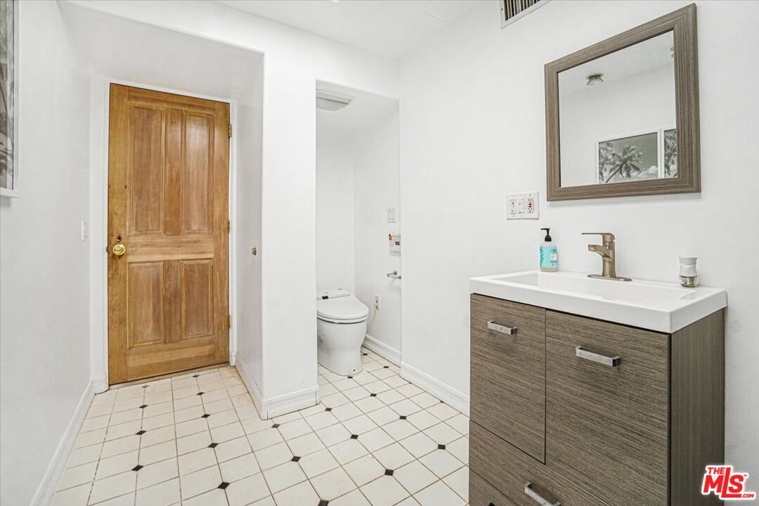 960 North Tigertail Road Los Angeles, CA 90049 - Photo 15 of 21 a bathroom with a sink a toilet and shower