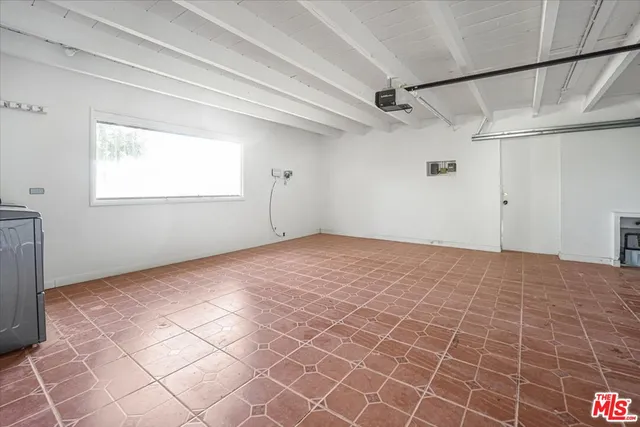 $6,000 | 960 North Tigertail Road, Los Angeles, CA 90049