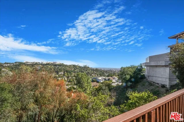 $6,000 | 960 North Tigertail Road, Los Angeles, CA 90049