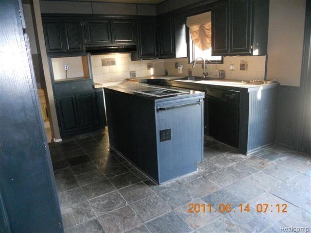 11141 Racine Road Warren, MI 48093 - Photo 5 of 8 71342398 Kitchen