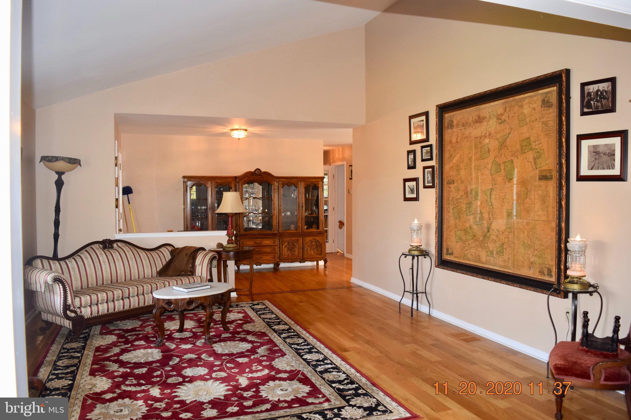 34 Wedgewood Road Newark, DE 19711 - Photo 13 of 42 spacious liv rm w hardwoods!