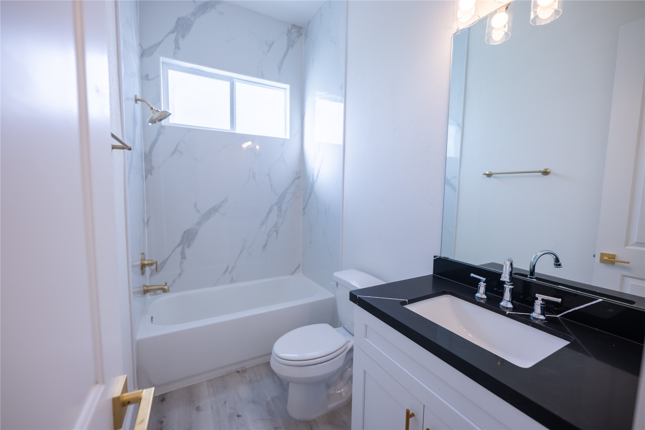 5906 St Augustine Street, Unit B Houston, TX 77021 - Photo 25 of 27 a bathroom with a sink a toilet and a bathtub