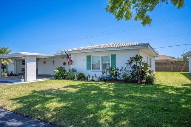 a view of a house with a yard