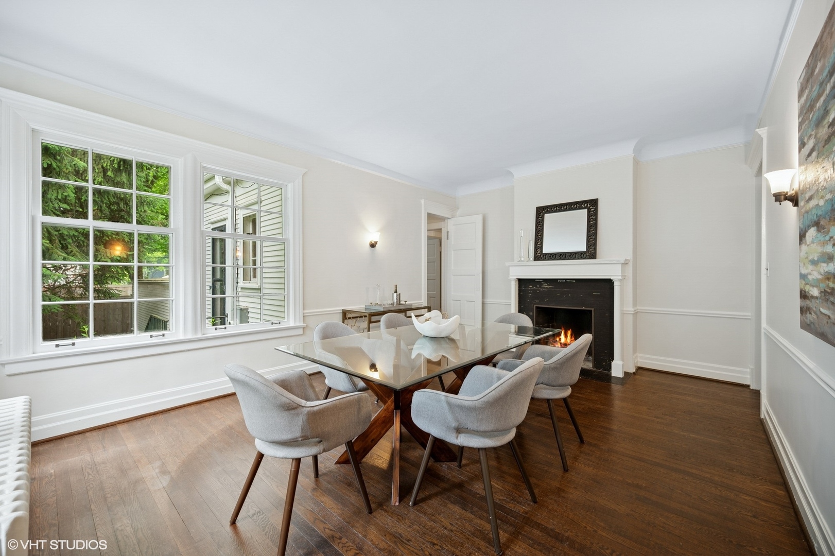 550 Oak Street Winnetka, IL 60093 - Photo 19 of 45 a dining room with furniture and wooden floor