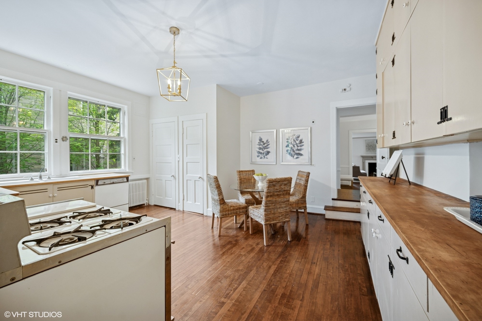 550 Oak Street Winnetka, IL 60093 - Photo 22 of 45 a living room with stainless steel appliances granite countertop a stove top oven a dining table and chairs with wooden floor