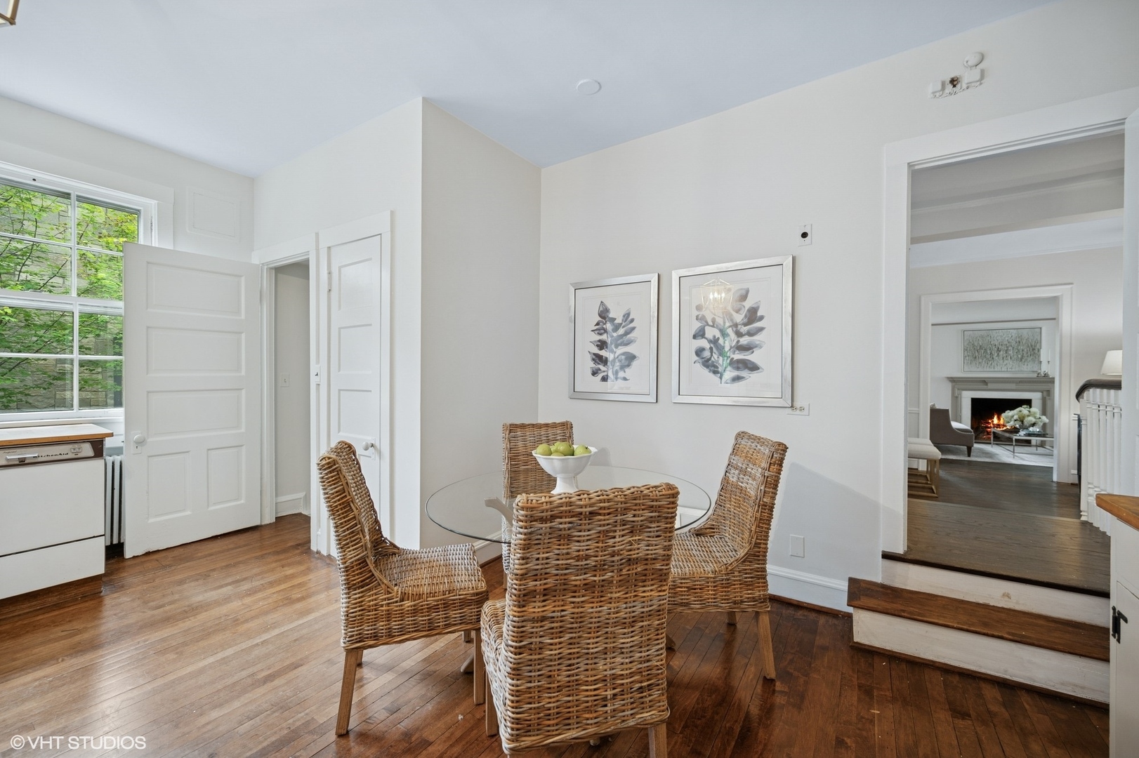 550 Oak Street Winnetka, IL 60093 - Photo 23 of 45 a dining room with furniture and window