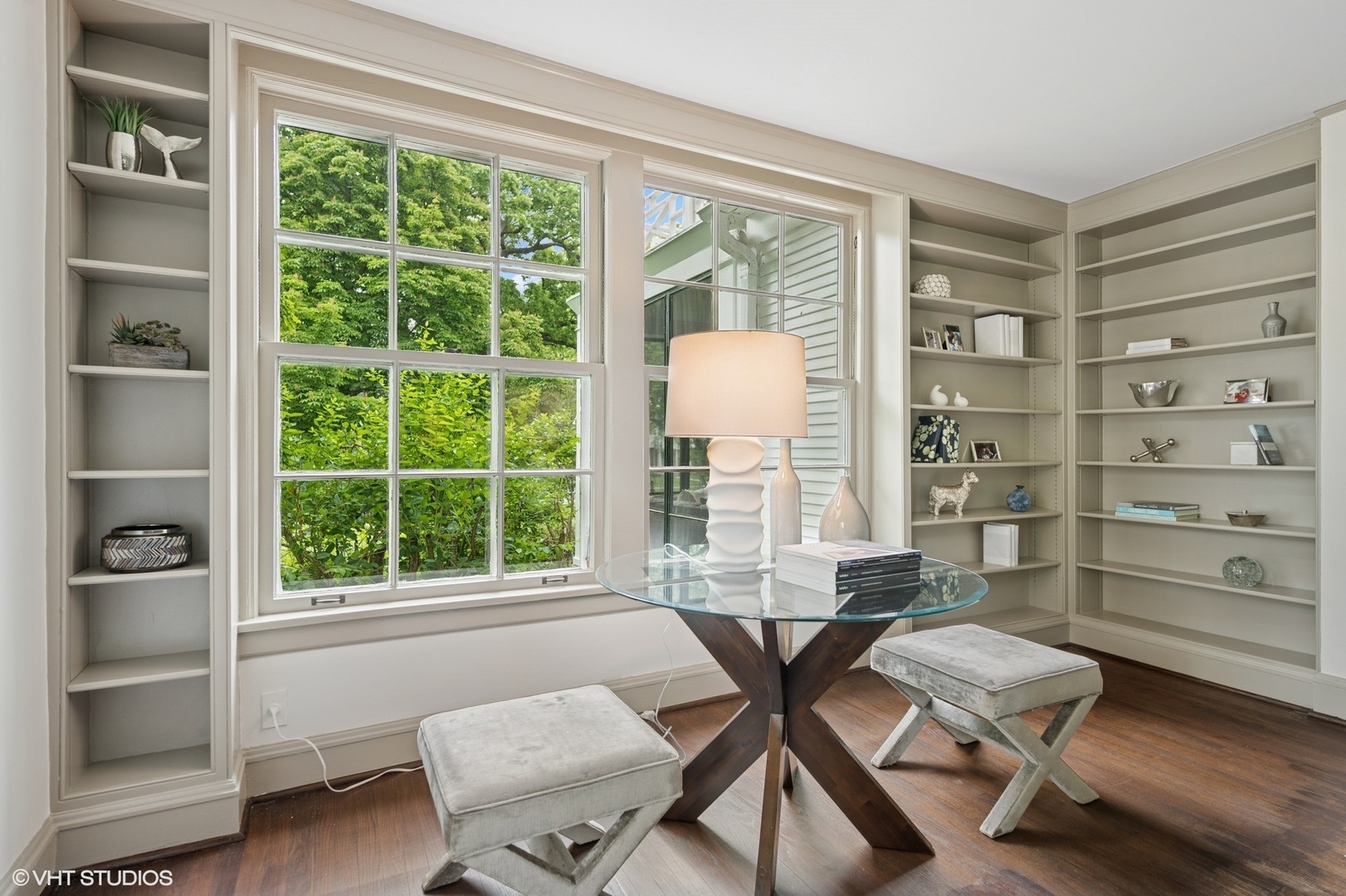 550 Oak Street Winnetka, IL 60093 - Photo 8 of 45 a workspace with furniture and a window