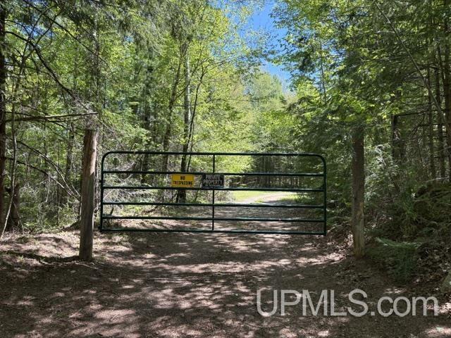 N8640 East End Road Ironwood, MI 49938 - Photo 3 of 10