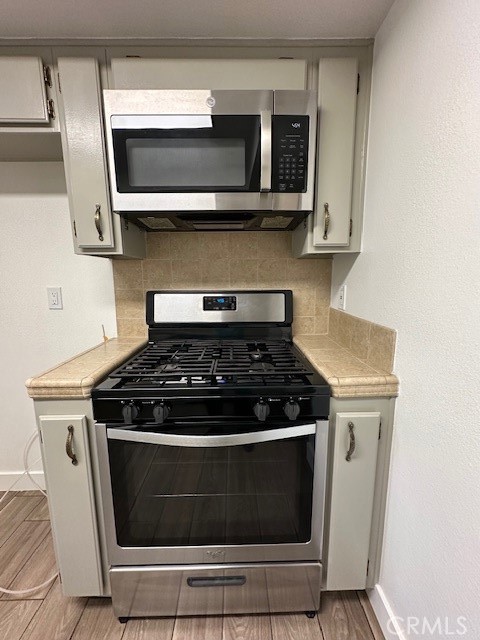 12621 Moordale Circle, Unit H Stanton, CA 90680 - Photo 5 of 17 a stove top oven sitting inside of a kitchen