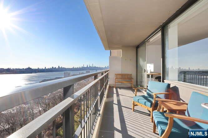 4 Horizon Road, Unit 1027 Fort Lee, NJ 07024 - Photo 4 of 38