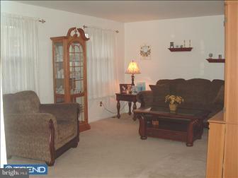 606 Marshall Road Brookhaven, PA 19015 - Photo 3 of 9 Living Room