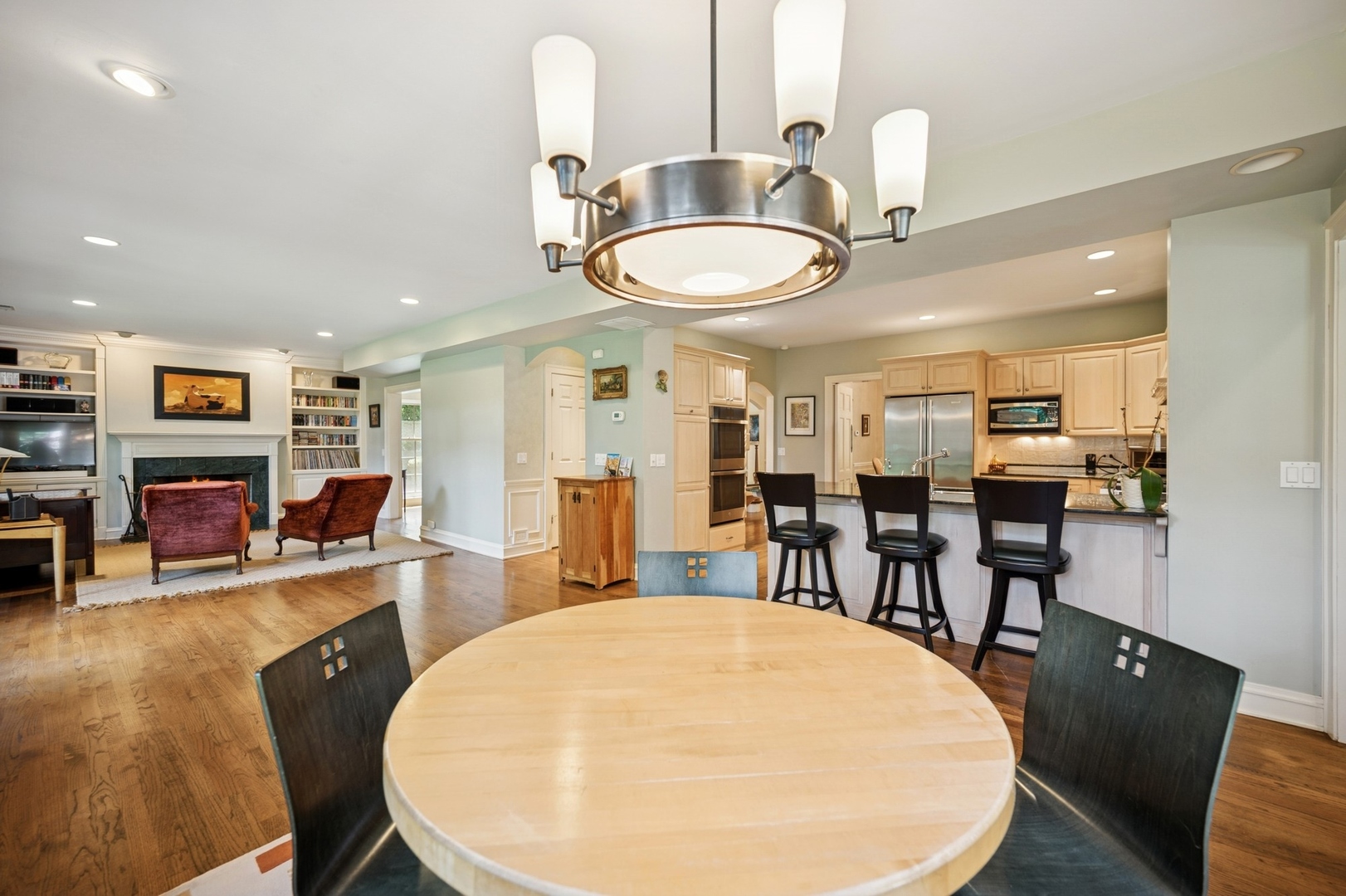 1054 Seneca Road Wilmette, IL 60091 - Photo 13 of 49 Gallery Image 13