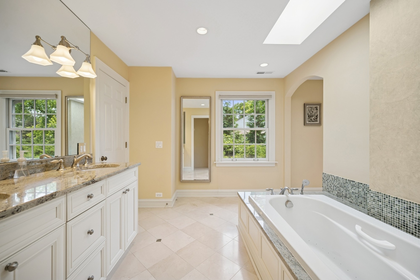 1054 Seneca Road Wilmette, IL 60091 - Photo 25 of 49 Gallery Image 25
