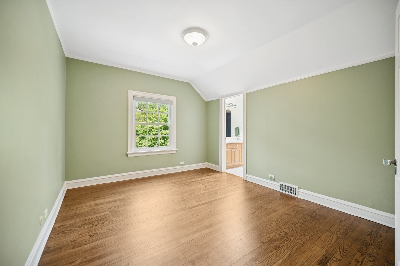 1054 Seneca Road Wilmette, IL 60091 - Photo 29 of 49 Gallery Image 29