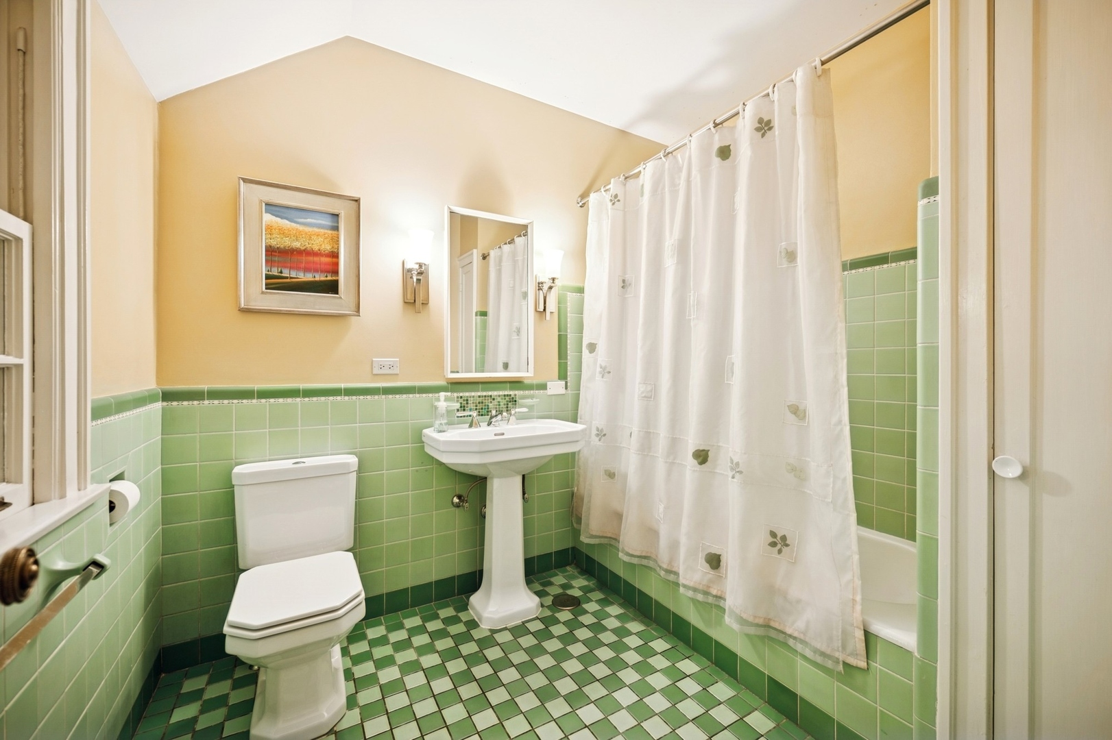 1054 Seneca Road Wilmette, IL 60091 - Photo 32 of 49 Gallery Image 32