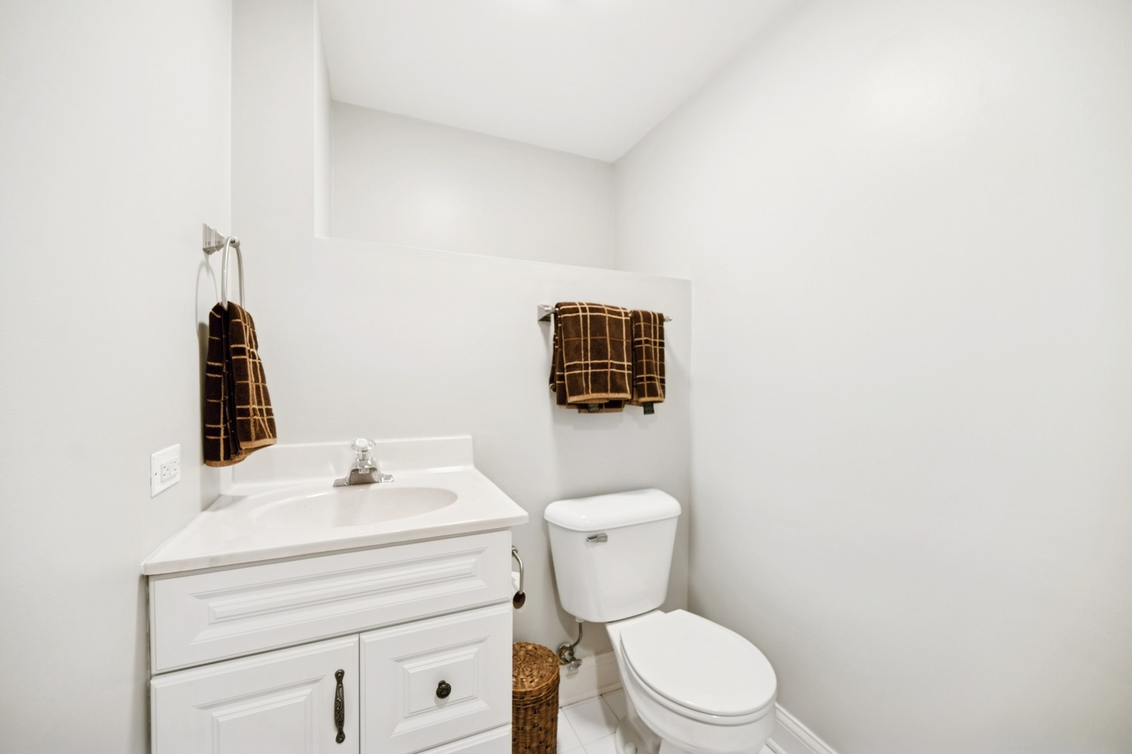 1054 Seneca Road Wilmette, IL 60091 - Photo 37 of 49 Gallery Image 37