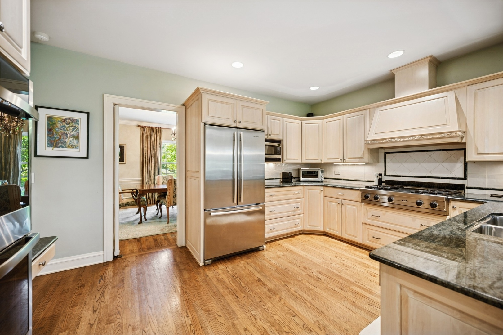 1054 Seneca Road Wilmette, IL 60091 - Photo 9 of 49 Gallery Image 9