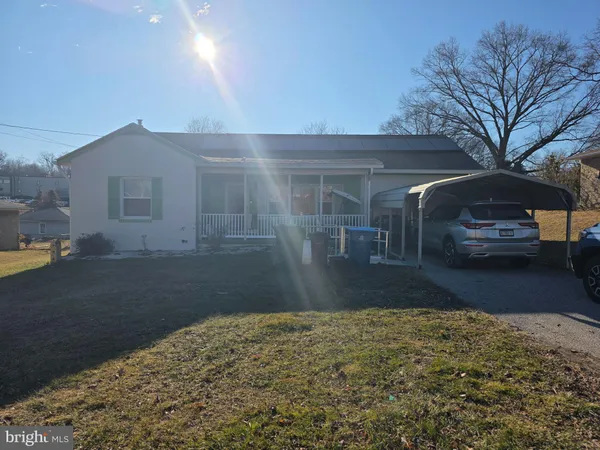 a view of back yard of the house