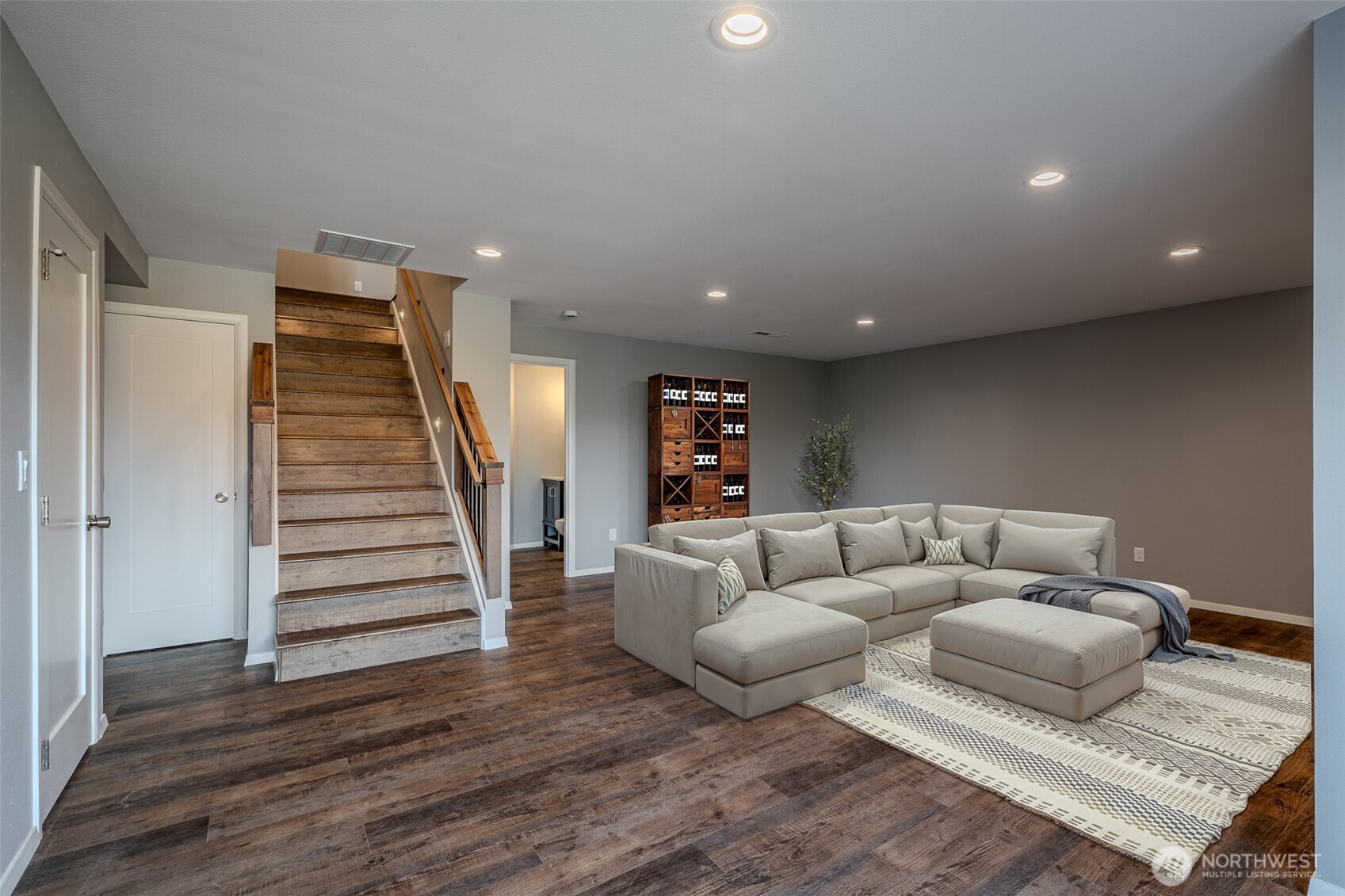4124 Lakeview Place Chelan, WA 98816 - Photo 17 of 40 a living room with furniture and wooden floor