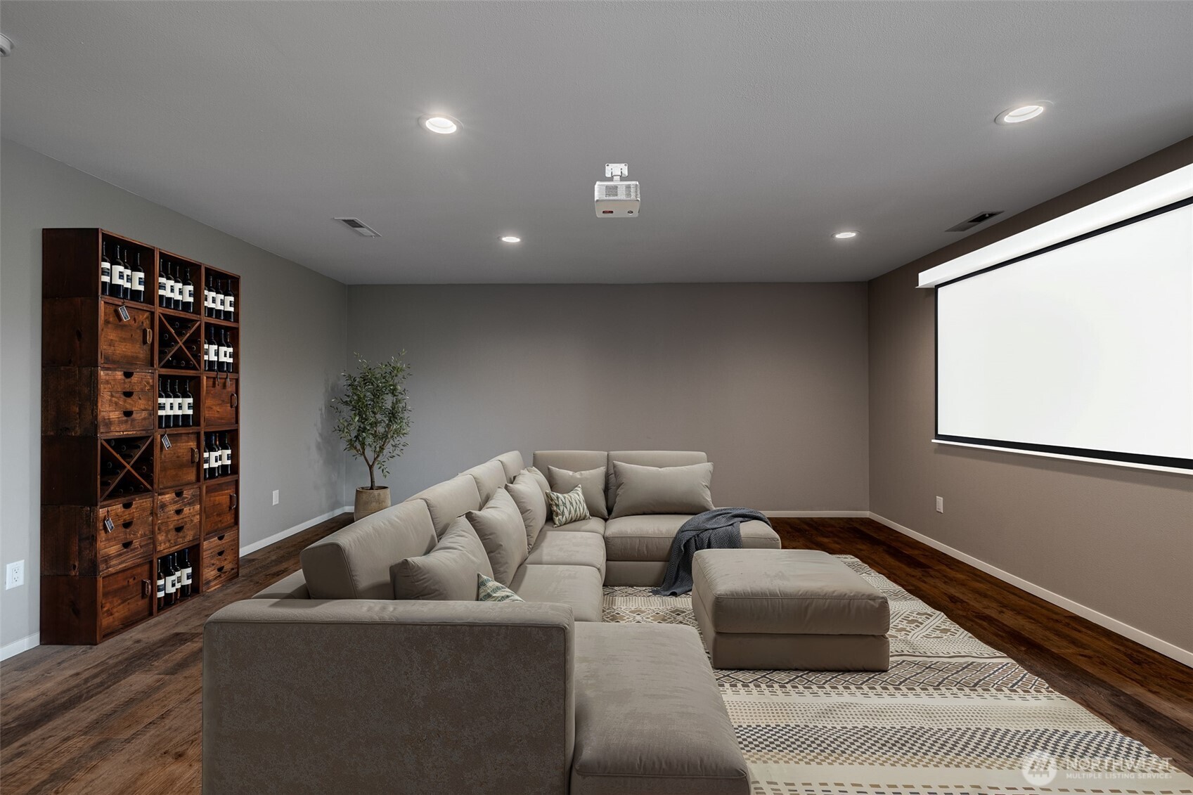 4124 Lakeview Place Chelan, WA 98816 - Photo 19 of 40 a living room with furniture and window