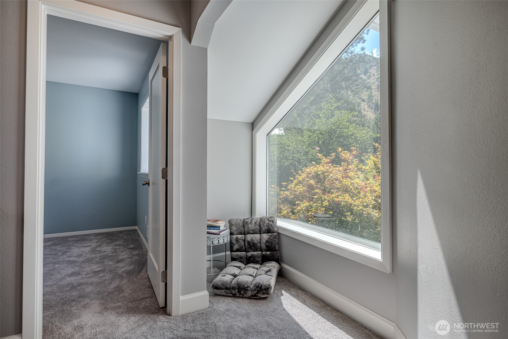 4124 Lakeview Place Chelan, WA 98816 - Photo 22 of 40 a view of room with window and a hallway