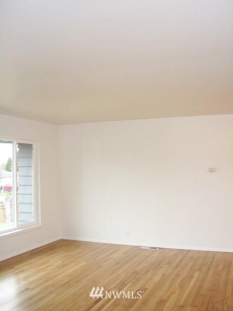 10751 Renton Avenue South Seattle, WA 98178 - Photo 3 of 15 Gallery Image 3