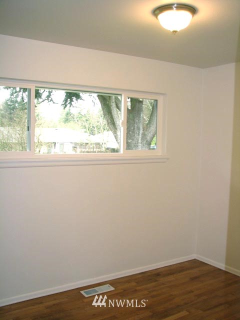 10751 Renton Avenue South Seattle, WA 98178 - Photo 6 of 15 Gallery Image 6